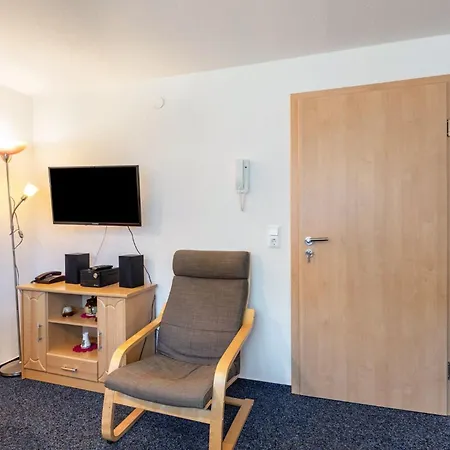 Apartament 4 *